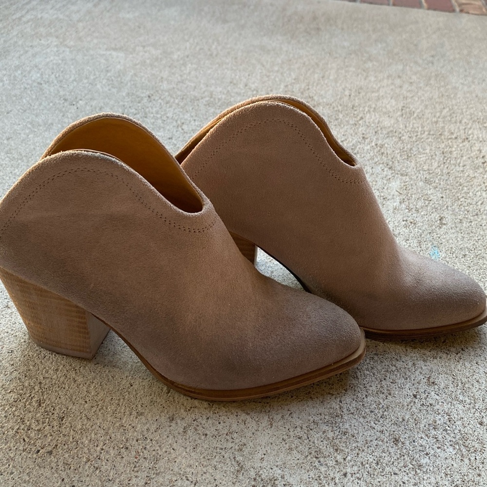 Women’s Chinese laundry heeled boots